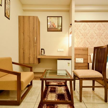 Hotel Repose Ahmedabad Exterior foto