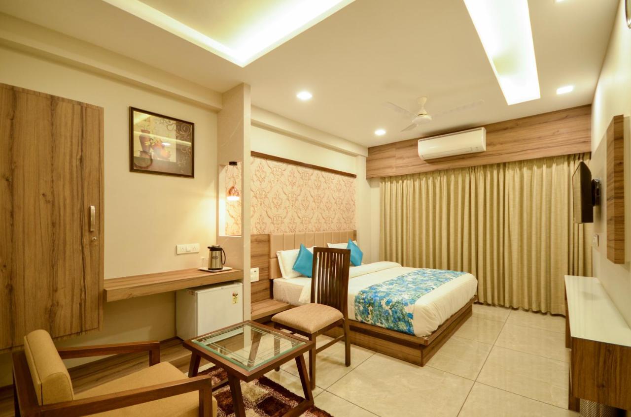 Hotel Repose Ahmedabad Exterior foto
